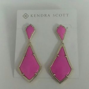 Kendra Scott Jewelry - NWT Kendra Scott - Alexa Gold Magenta Earrings Kendra Scott Jewelry - NWT Kendra Scott - Alexa Gold Magenta Earrings